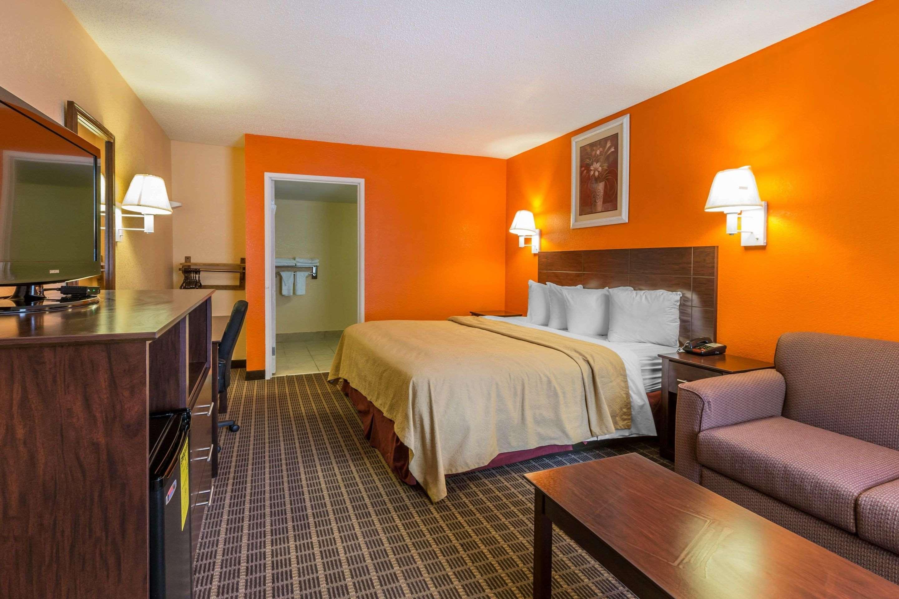 Quality Inn Greer Bagian luar foto