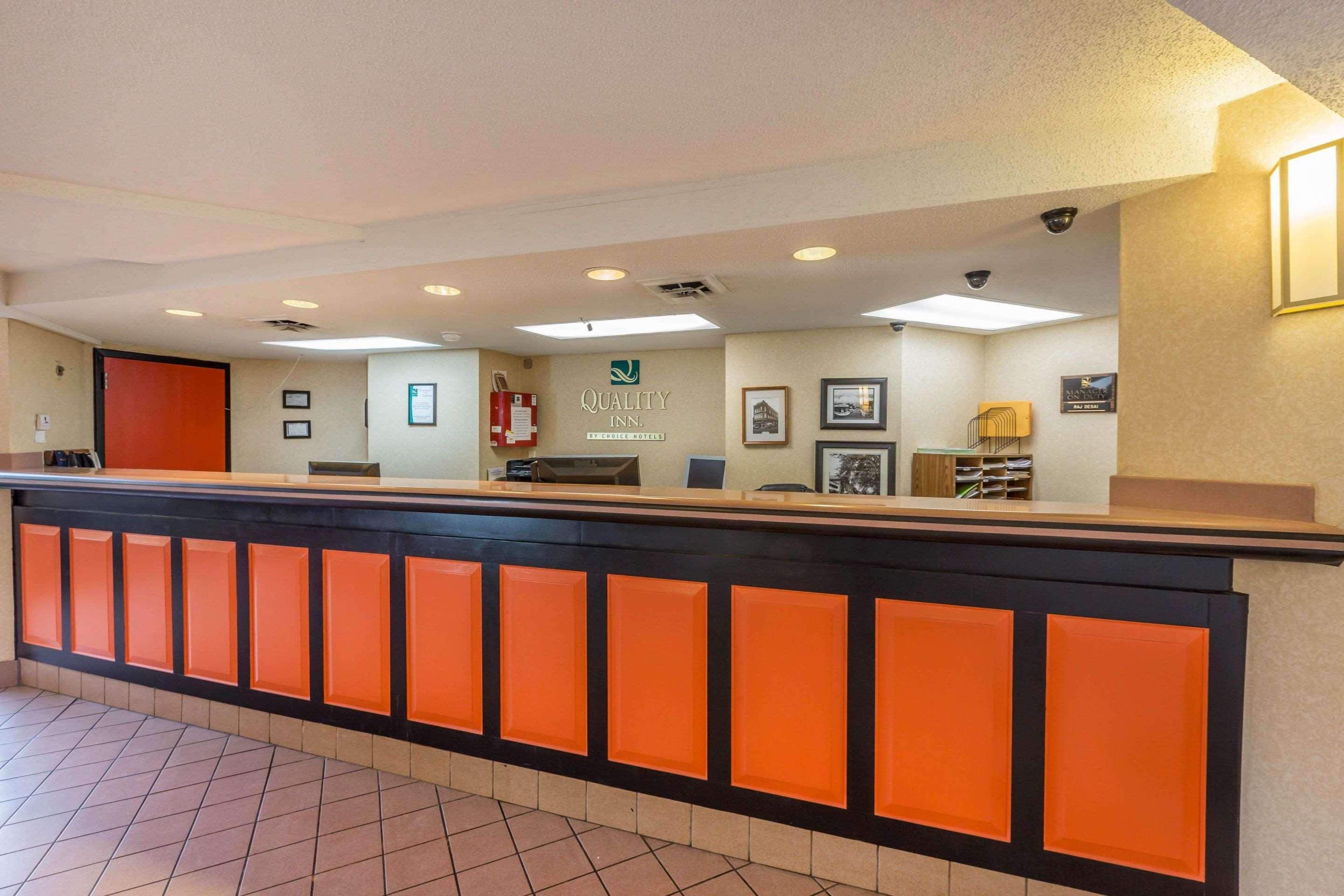 Quality Inn Greer Bagian luar foto