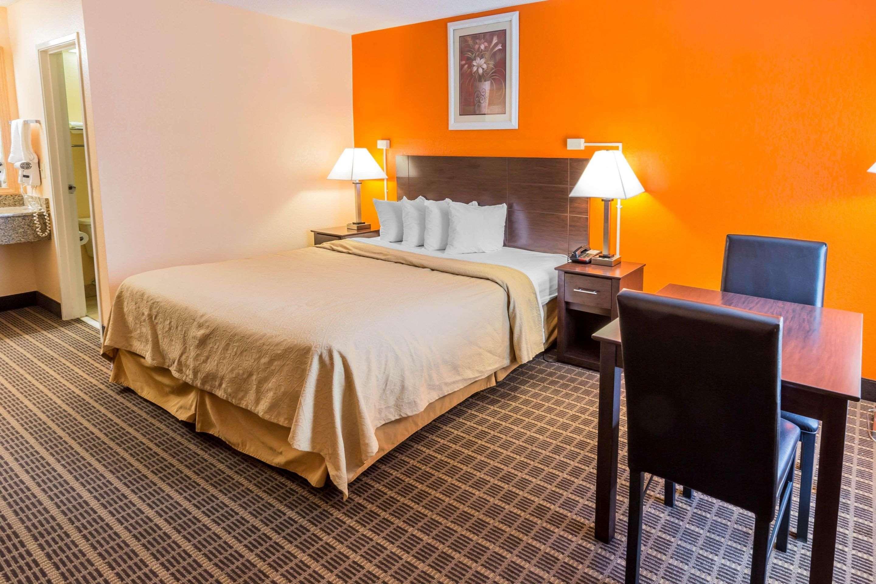 Quality Inn Greer Bagian luar foto