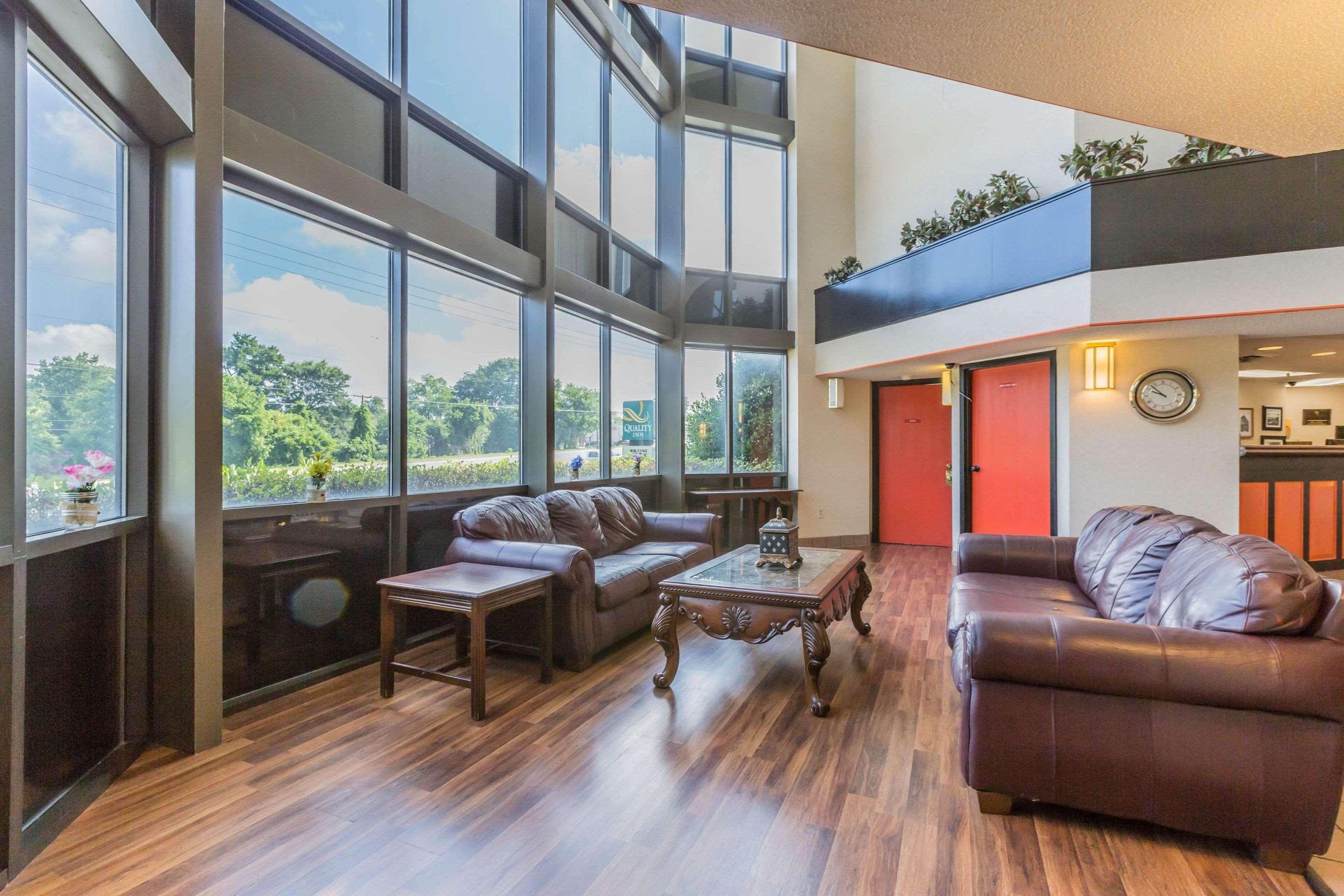 Quality Inn Greer Bagian luar foto