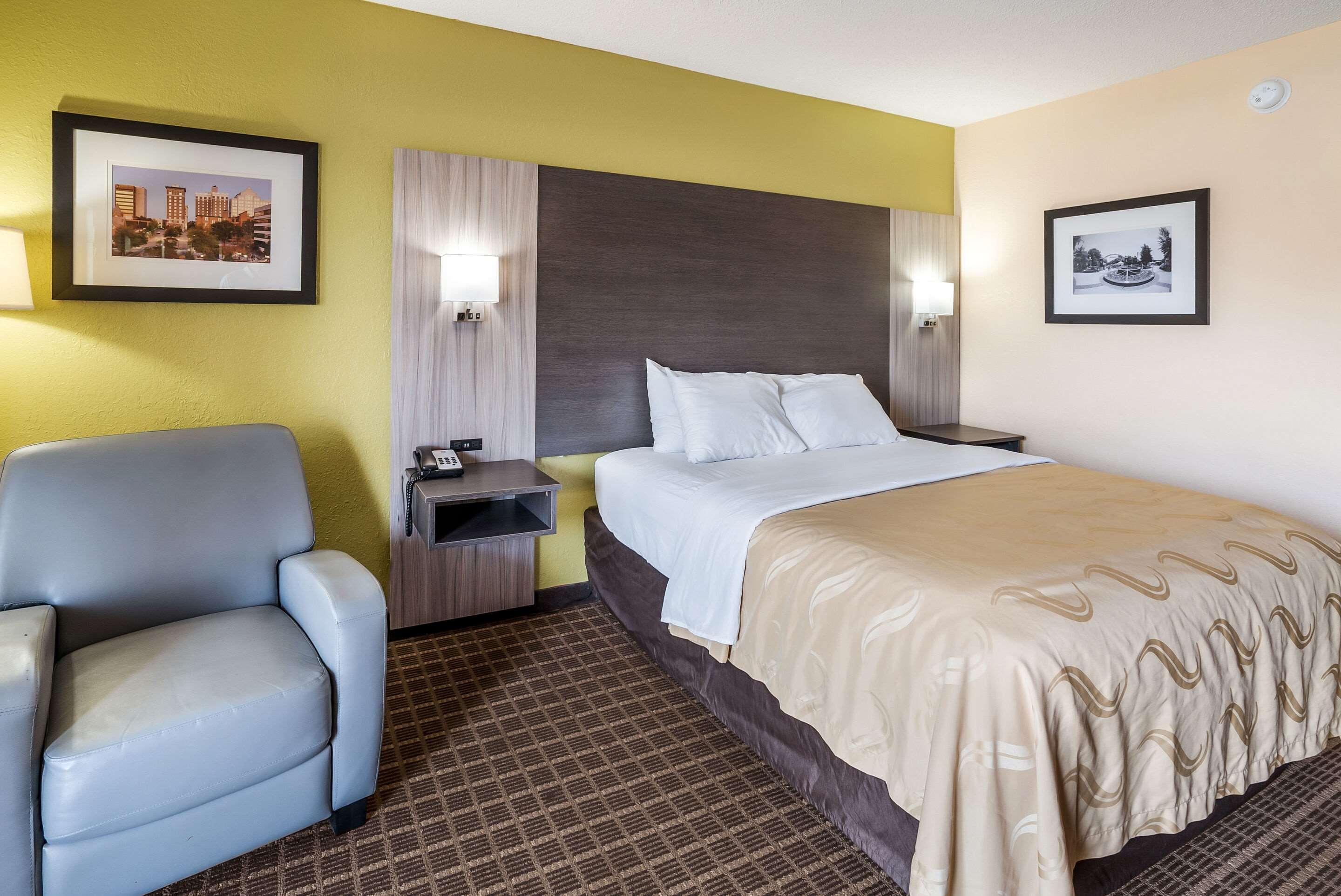 Quality Inn Greer Bagian luar foto