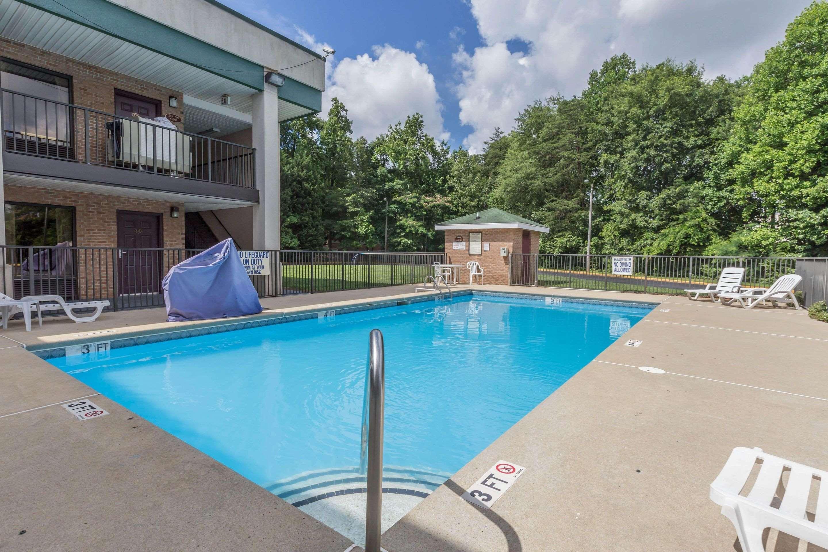 Quality Inn Greer Bagian luar foto