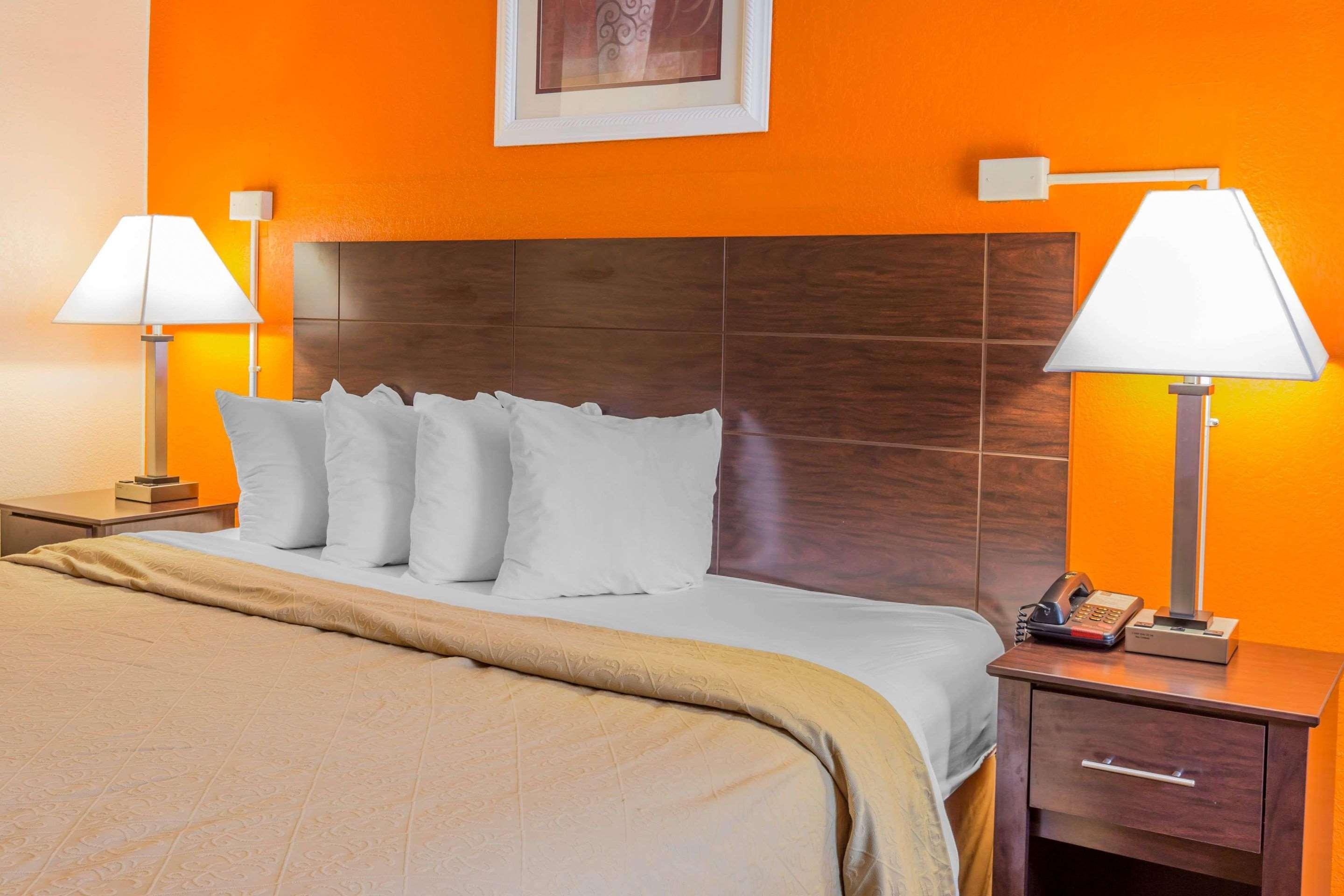 Quality Inn Greer Bagian luar foto