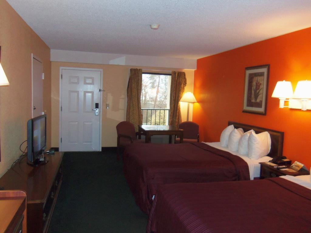 Quality Inn Greer Bagian luar foto