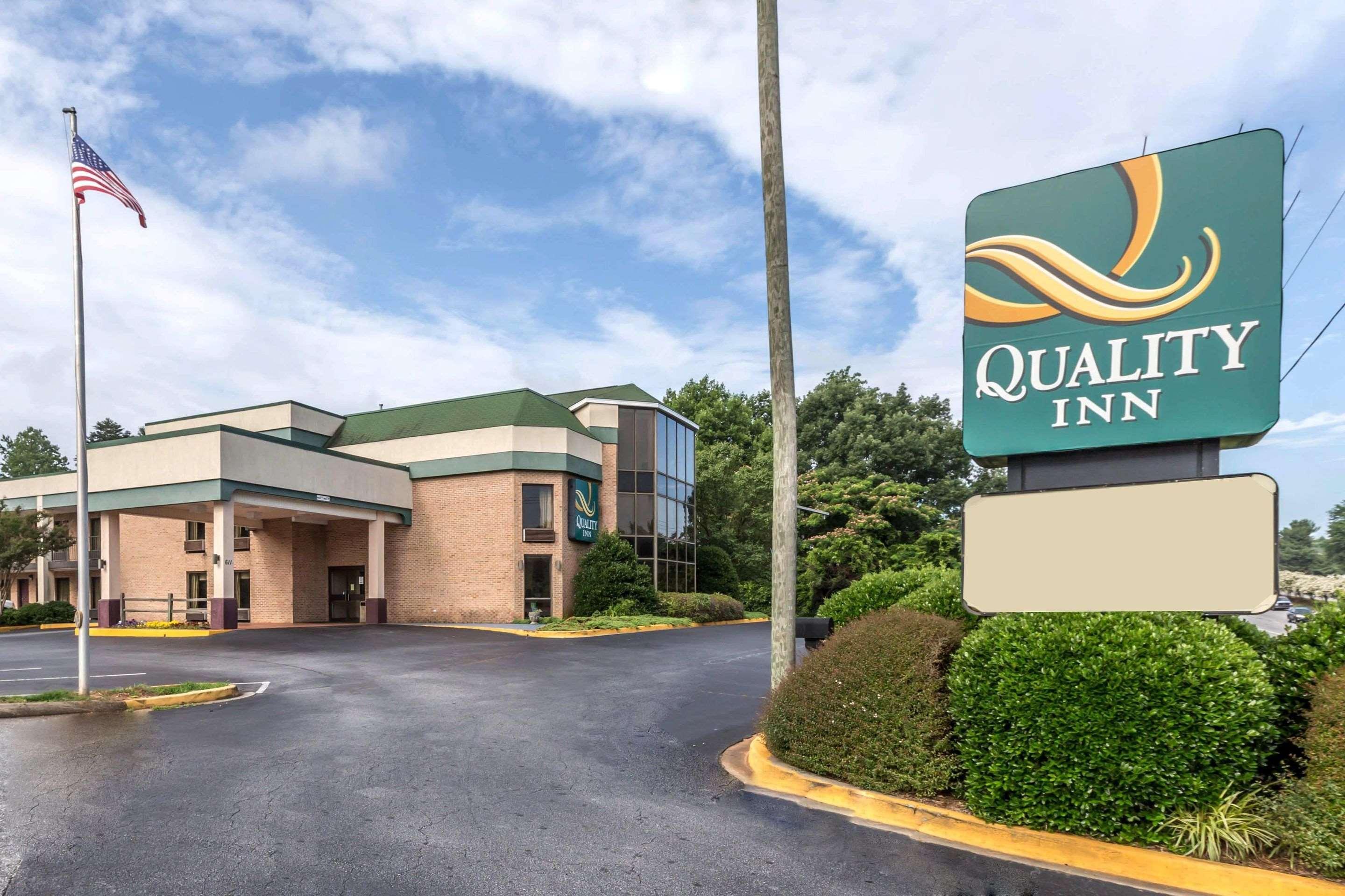 Quality Inn Greer Bagian luar foto